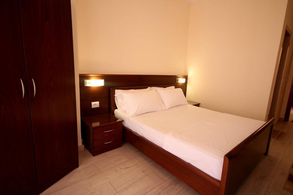 Hotel Ari Saranda Extérieur photo