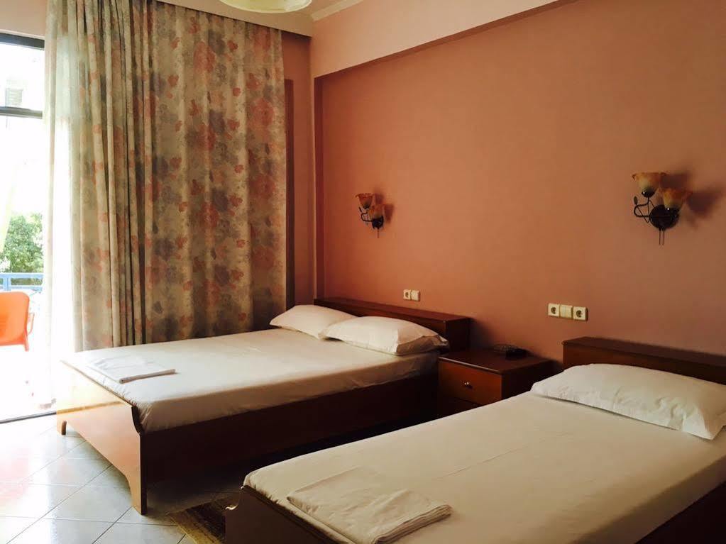 Hotel Ari Saranda Extérieur photo